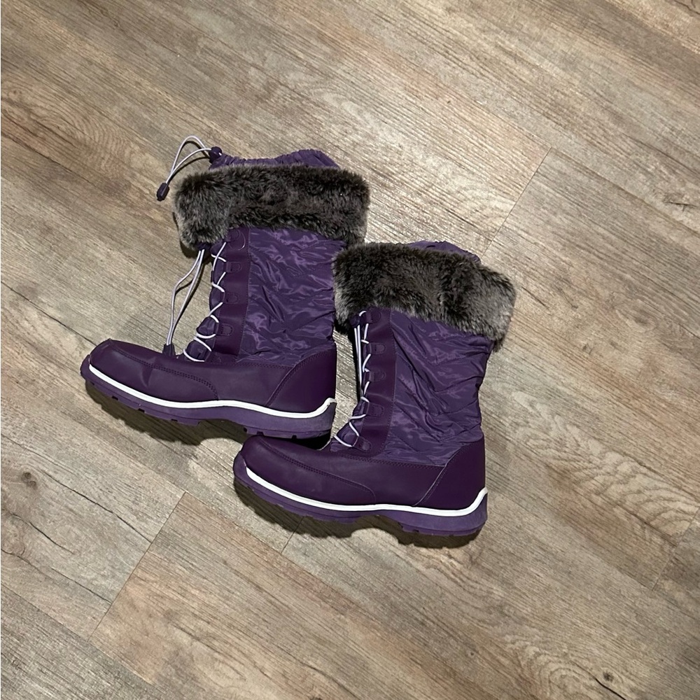Lands End girls winter boots. Size 7. Purple